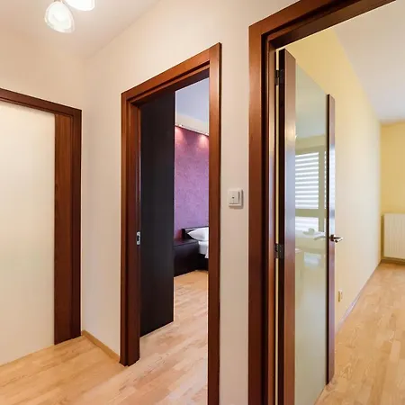 Wilanow Violet By Bookinghost ורשה