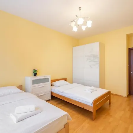 Wilanow Violet By Bookinghost * Varsovie