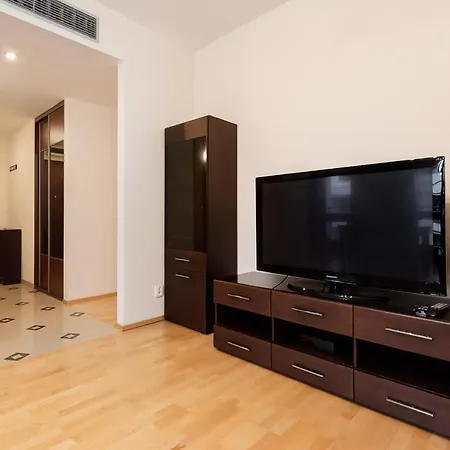 Wilanow Violet By Bookinghost Varsovie