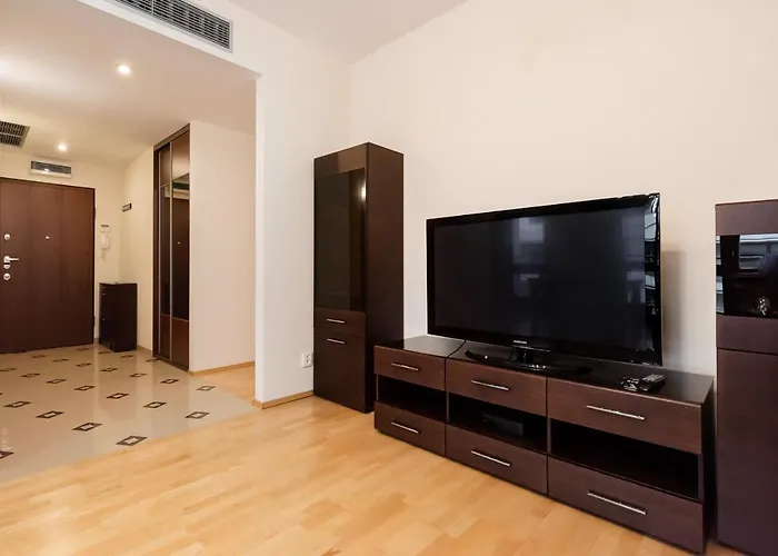 Wilanow Violet By Bookinghost Varsovie