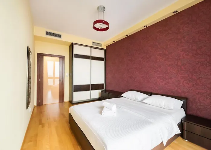 Wilanow Violet By Bookinghost