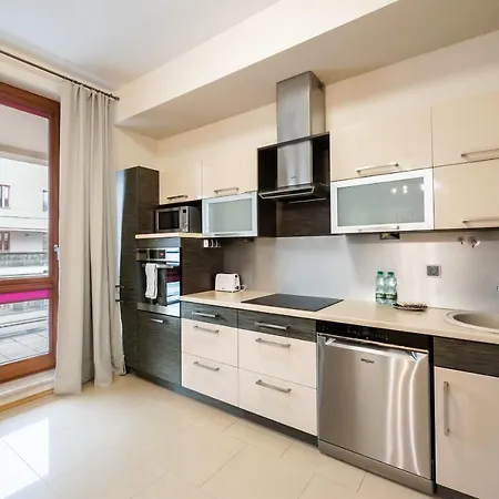 Wilanow Violet By Bookinghost