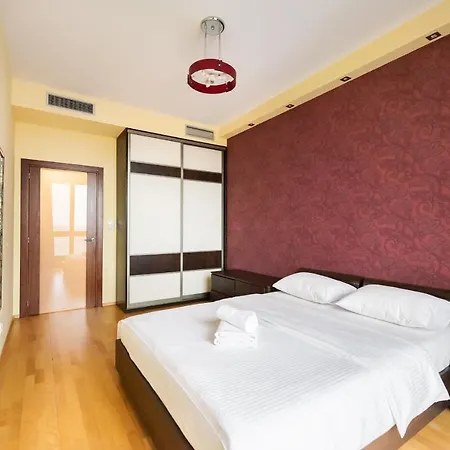 Wilanow Violet By Bookinghost